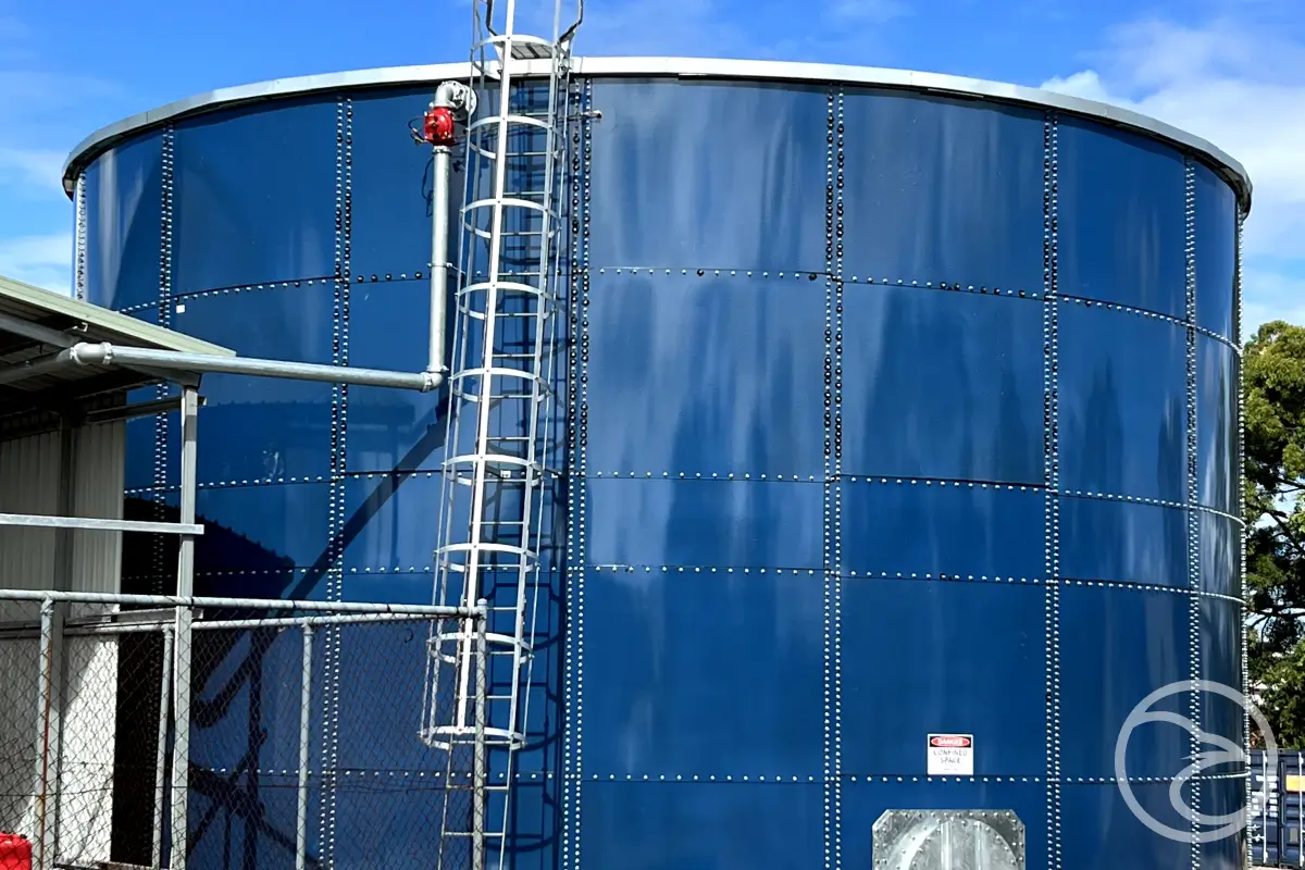 UV damage on water tank surface caused by prolonged sunlight exposure